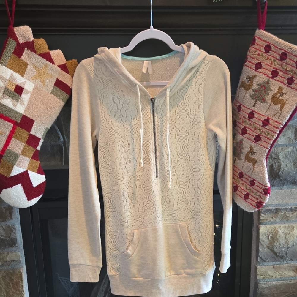 Like New! Women's Small VANITY pull-over With Zipper